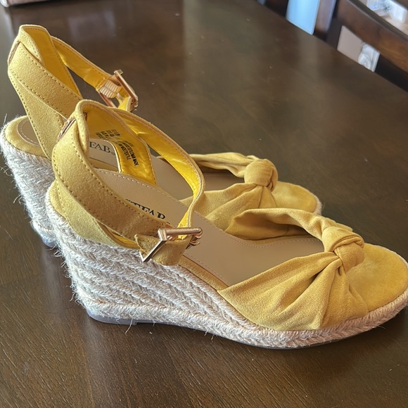 JustFab yellow espadrilles wedges, size 6 - Picture 4 of 10